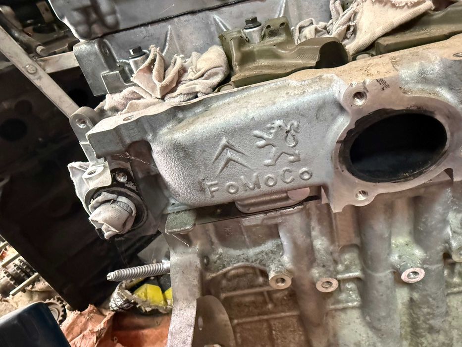 Silnik Citroen Peugeot słupek 1.6 e hdi 9H05