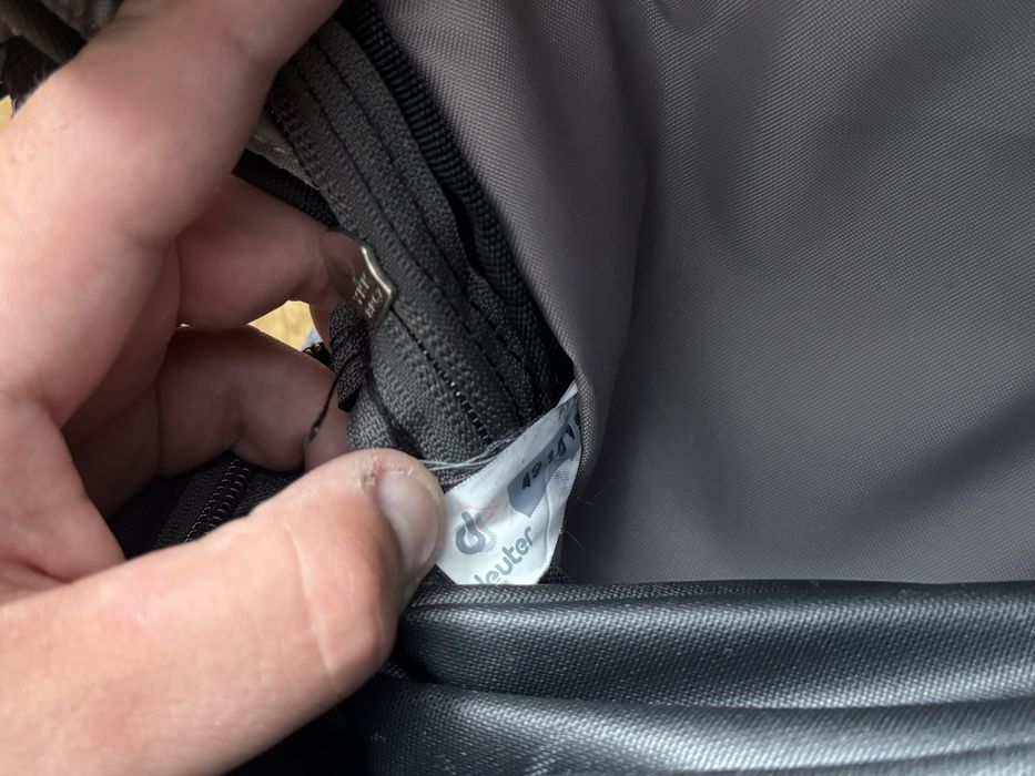 Міський трекинговий рюкзак портфель  Deuter Giga Pro Backpack