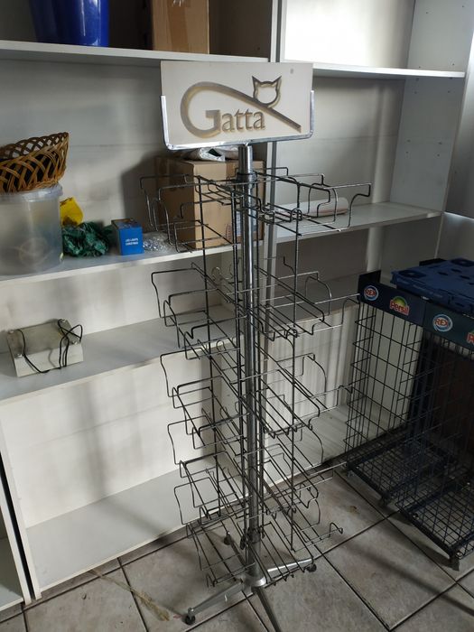 Regał metalowy na rajstopy