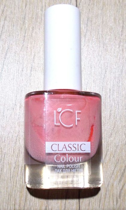 Лак для нігтів.колір-коралл