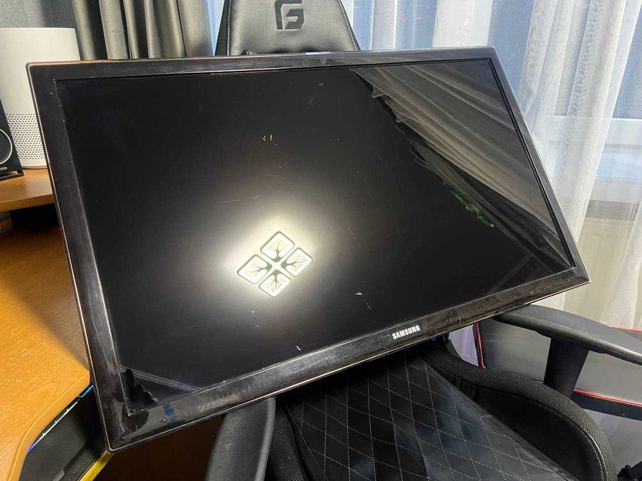 ПРОДАЮ: Телевізор - Samsung UE40D5500 (40 дюйми) 1080p з дефектом