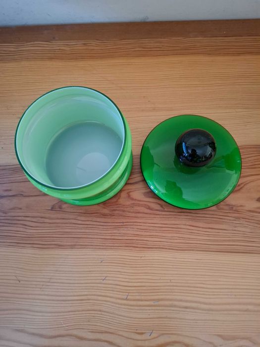 Pote / Caixa de Vidro Verde e Caixa / Bomboneira de Vidro Opalino