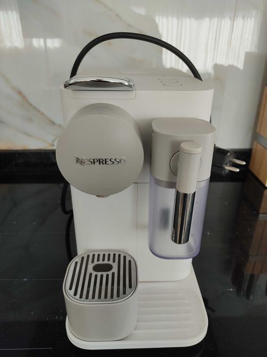 Máquina Nespresso delonghi lattissima EN500W
