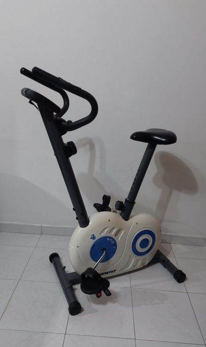 Bicicleta estática Newfit treino / musculação / exercício físico