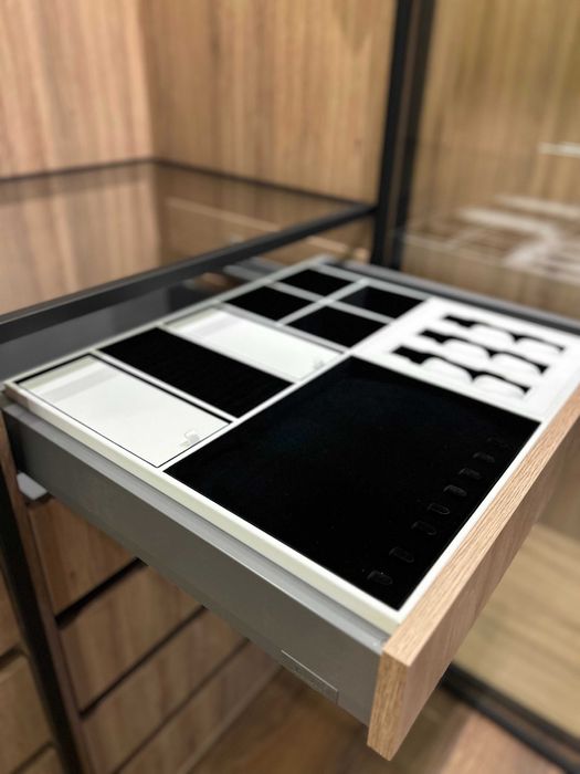 Duża garderoba w kształcie litery U