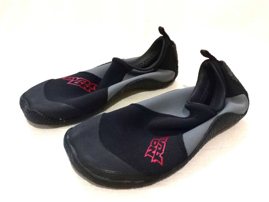 Buty DO WODY neoprenowe r. 36-37,5 czarne Unisex stan bdb