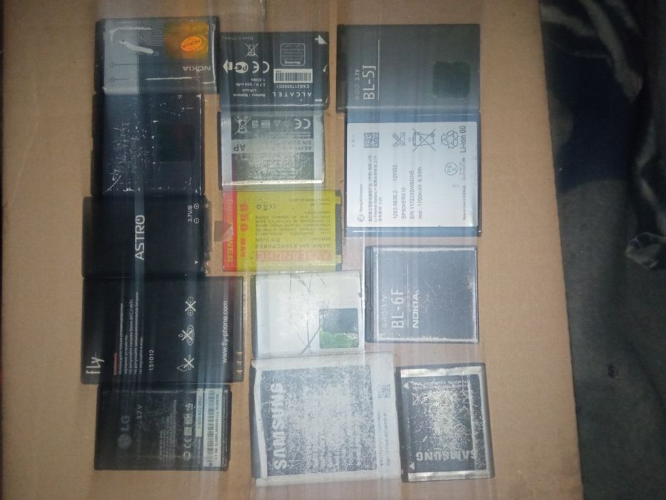 Аккумуляторные батареи для кнопочных телефонов.