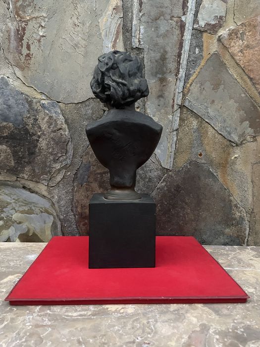 Escultura em Bronze Soares dos Reis Assinado e datado 1878