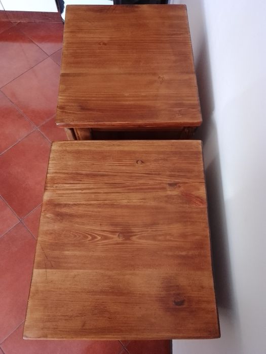 Lustrzane drewniane szafki po renowacji