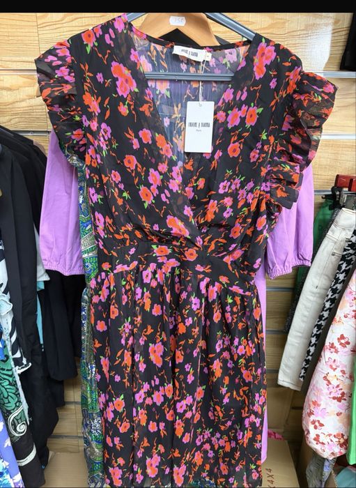 Lote de roupa nova com etiqueta