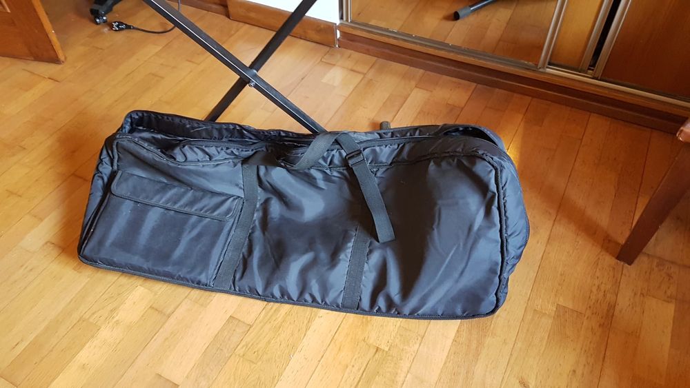 Roland E-28 Keyboard with Stand64738621712129123