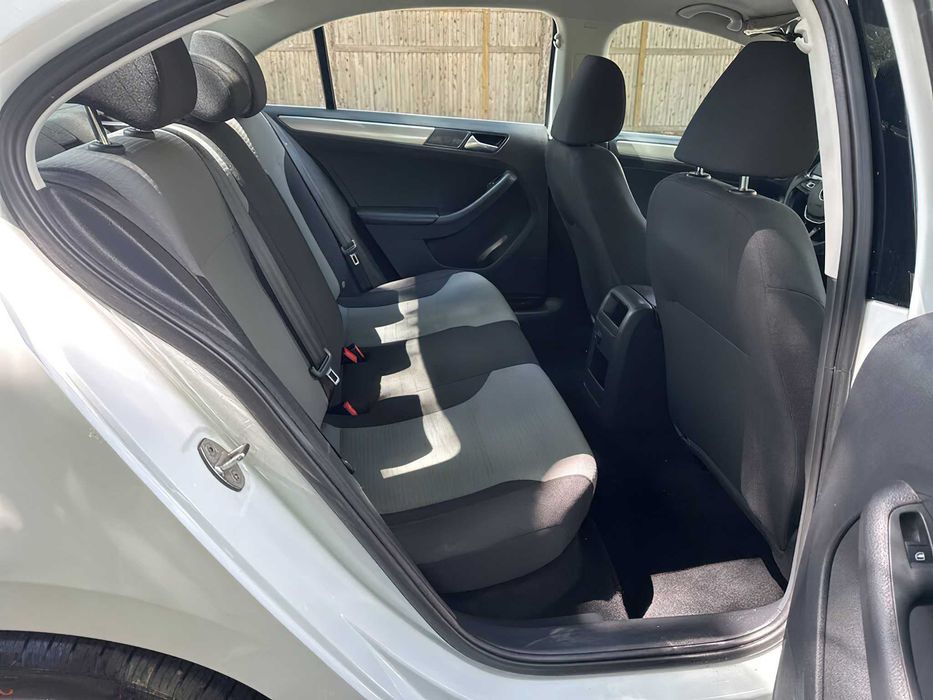 Volkswagen Jetta      2018