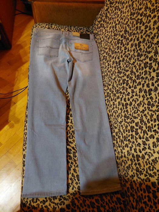 Nowe  męskie z metką szare z rozjaśnieniami jeansy .