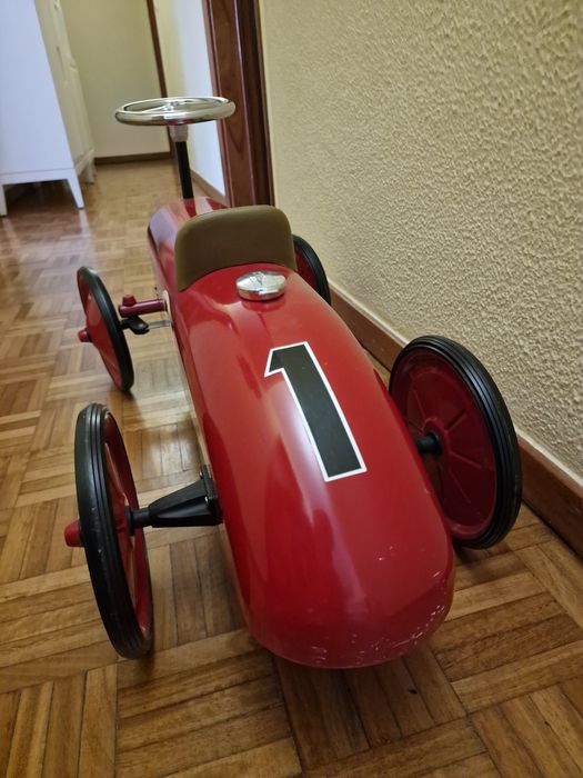 Carrinho clássico para.bebé, vermelho, bom estado