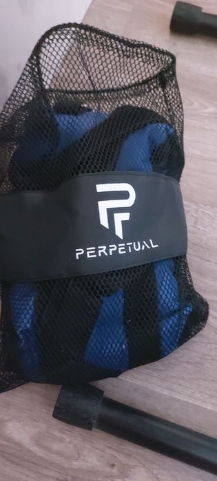 Halteres e colchonete e peso para as pernas como Novos Leia anúncio