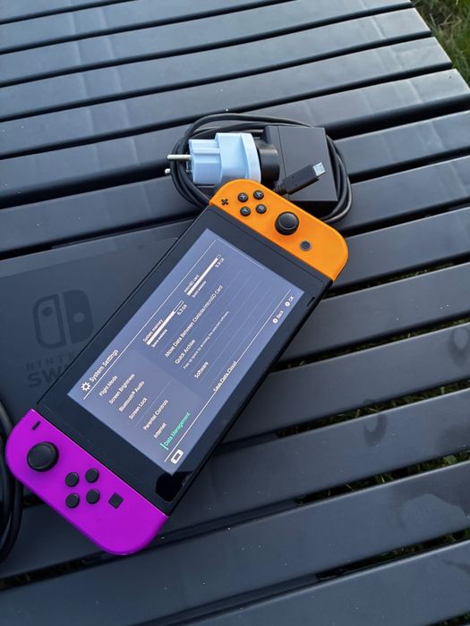 Nintendo Switch + microSD 128 GB – bardzo dobry stan