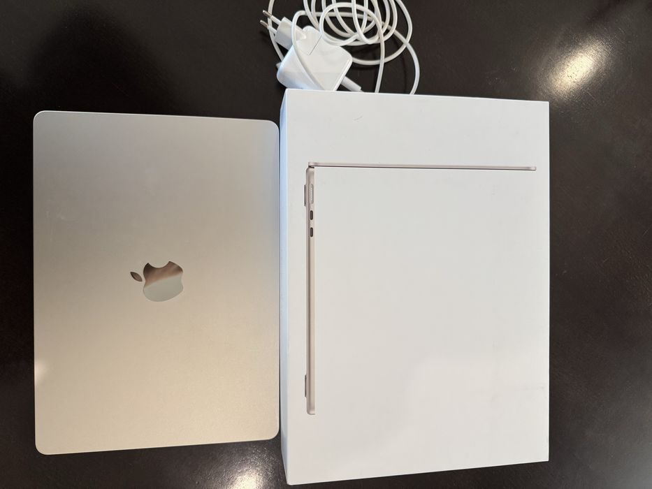 Macbook Air M2 8G/256GB Starlight