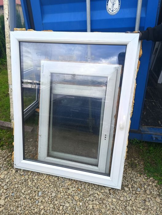 Okno 117x144 orzech plastikowe rozwierno uchylne