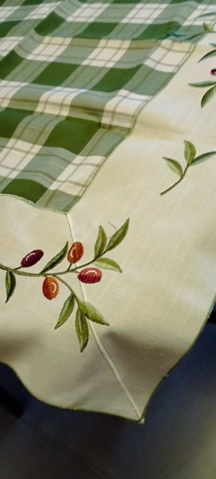 Bieżnik, serweta haftowana