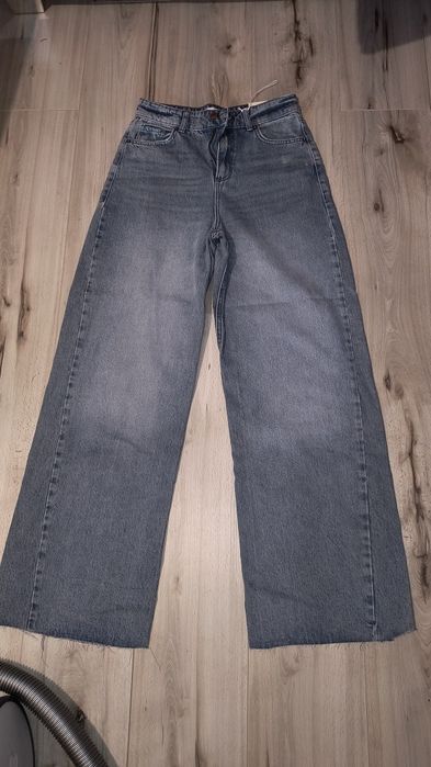 Jeansy szerokie Reserved 36