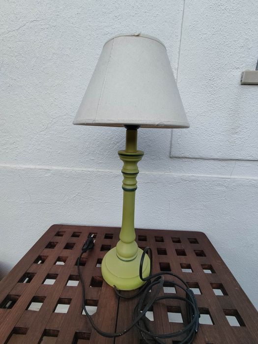 Candeeiro de mesa de cabeceira ou de sala