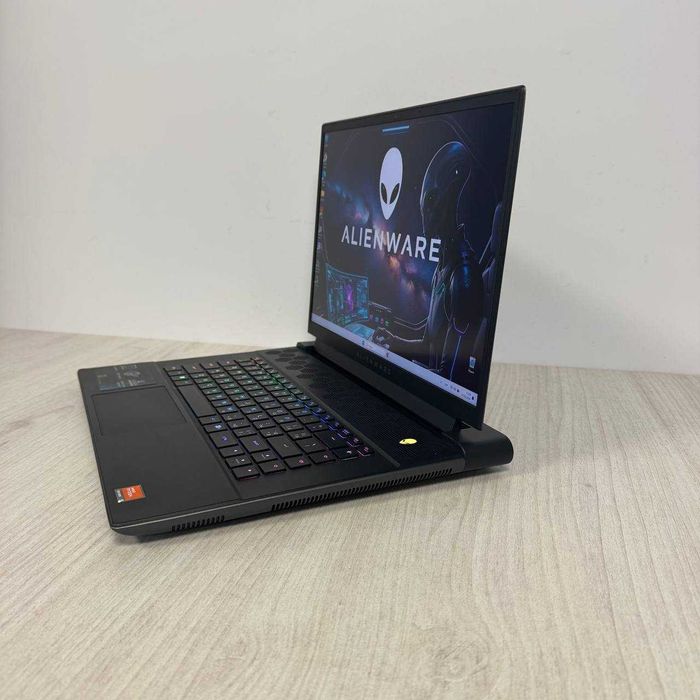 Dell Alienware m16 R1 2K 240Hz Ryzen 9 7845HX 16GB 1TB RTX 4080