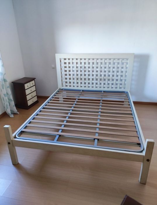 Cama usada com estrado