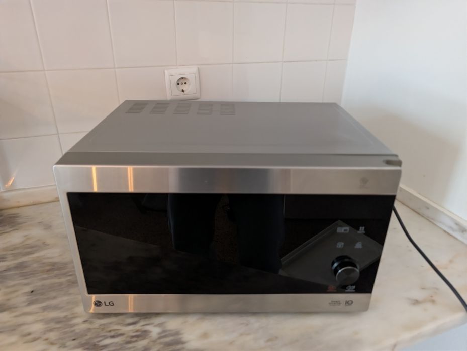 Microondas LG 25 litros com função Grill - 1000W