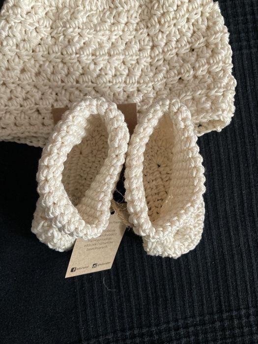 Nowy komplet czapeczka + buciki