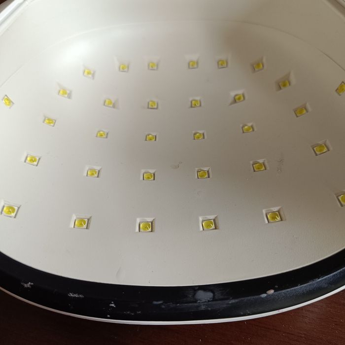 Lampa LED NEONAIL 36 W/48 W LCD – używana, sprawna, do negocjacji