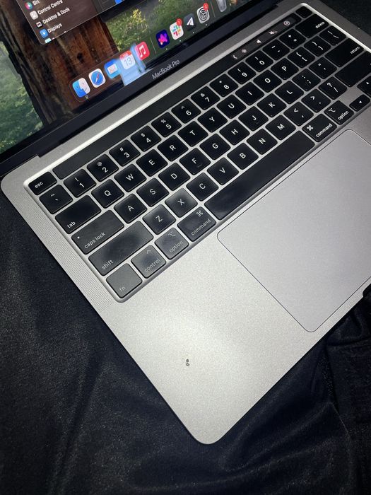Продам MacBook Pro 2020 8gb/256gb Intel i5
