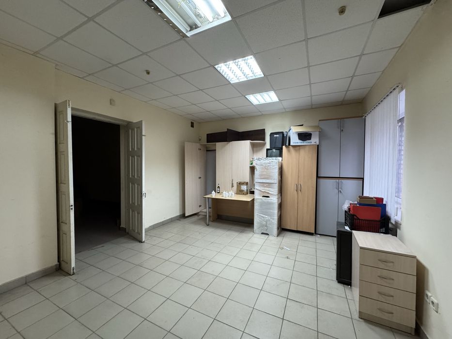 Продаж класного приміщення біля автостанції у Новояворівську