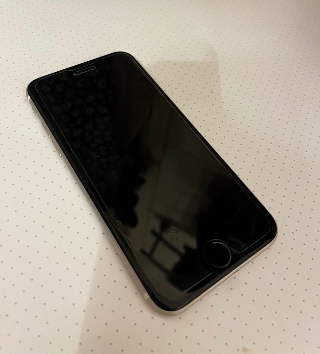 Używany iPhone SE2020. Stan idealny