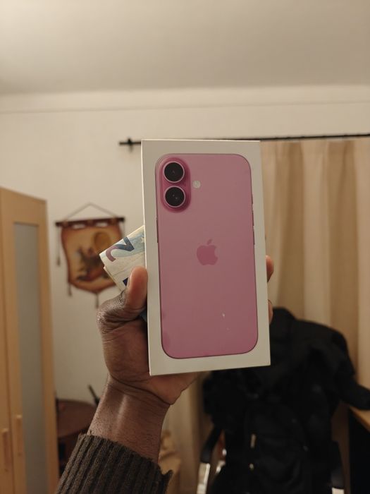 Vendo o meu iPhone 16 em estado novo, sem marcas de uso.
128Gb
Bateria