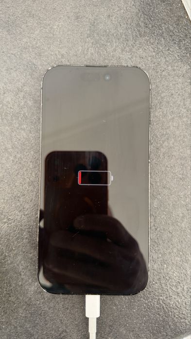 Iphone 14 pro 77% bateria
