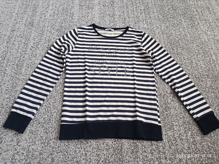 Bluza.            .
