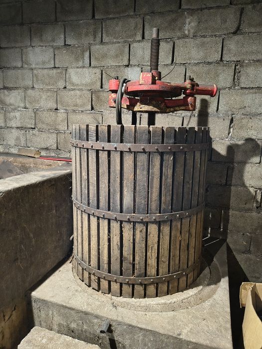Prensa de Vinho Tradicional em Madeira ( Grande Porte - 96cm)
