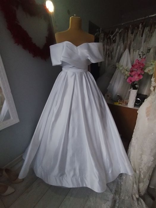 OLIVIA TAYLOR ATELIER Szycie sukien ślubnych i wizytowych na miarę