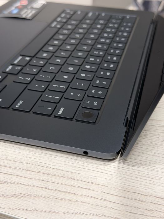 MacBook Air 15" M3 8/256gb Midnight