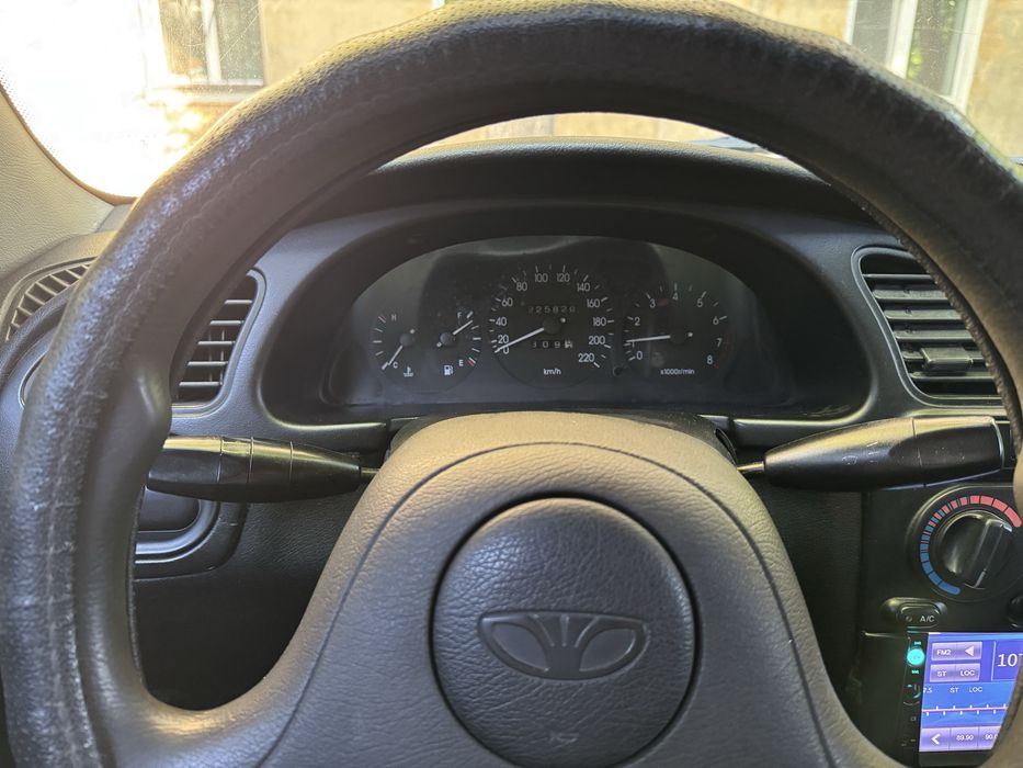 Автомобіль Daewoo Lanos