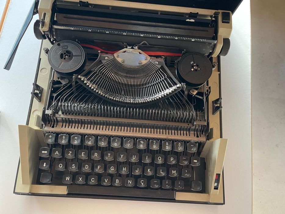 Máquina de escrever Rover 2000