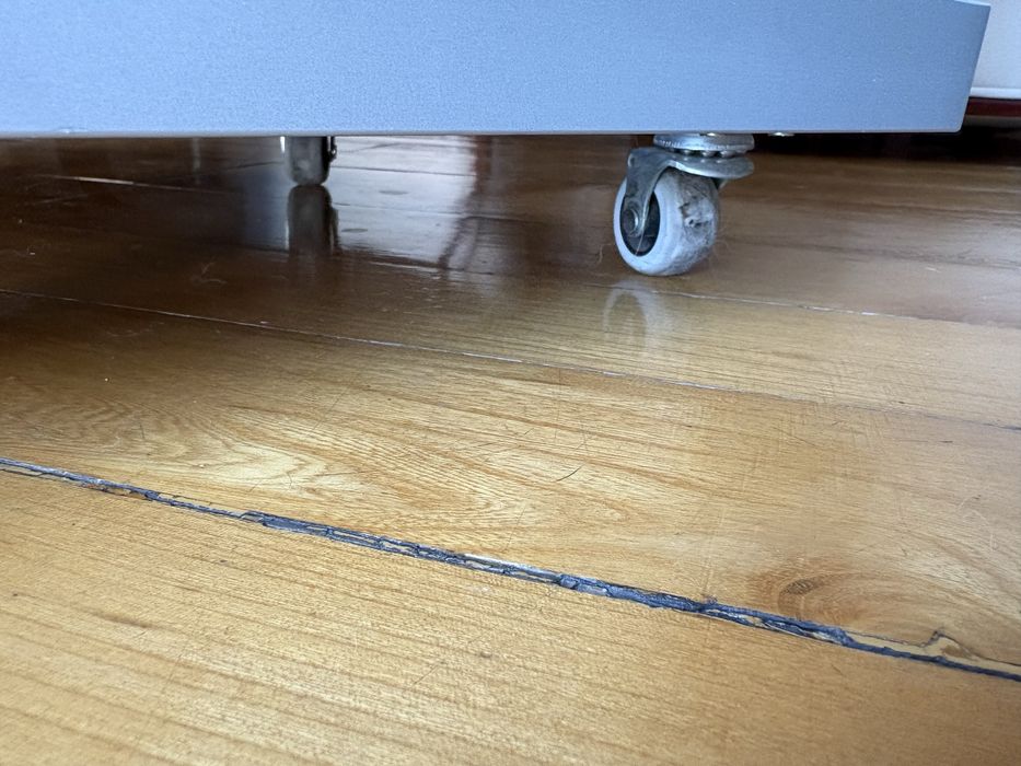 Szafka biurowa na kółkach