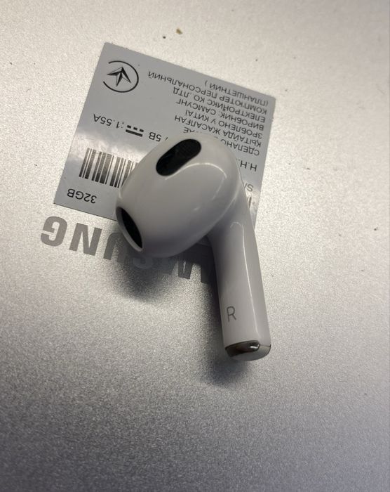 Продам навушники оригінал Airpods лівий навушник кейс 3й лівий