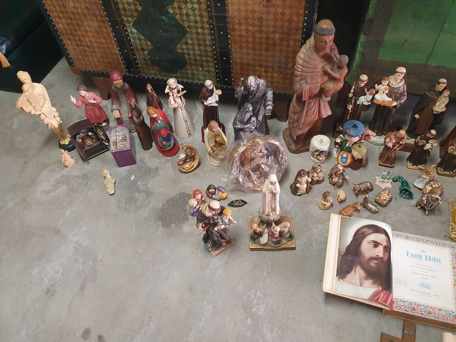 Grande Coleção de Arte Sacra, Santos, Presépios e Objetos Religiosos | Lote Completo