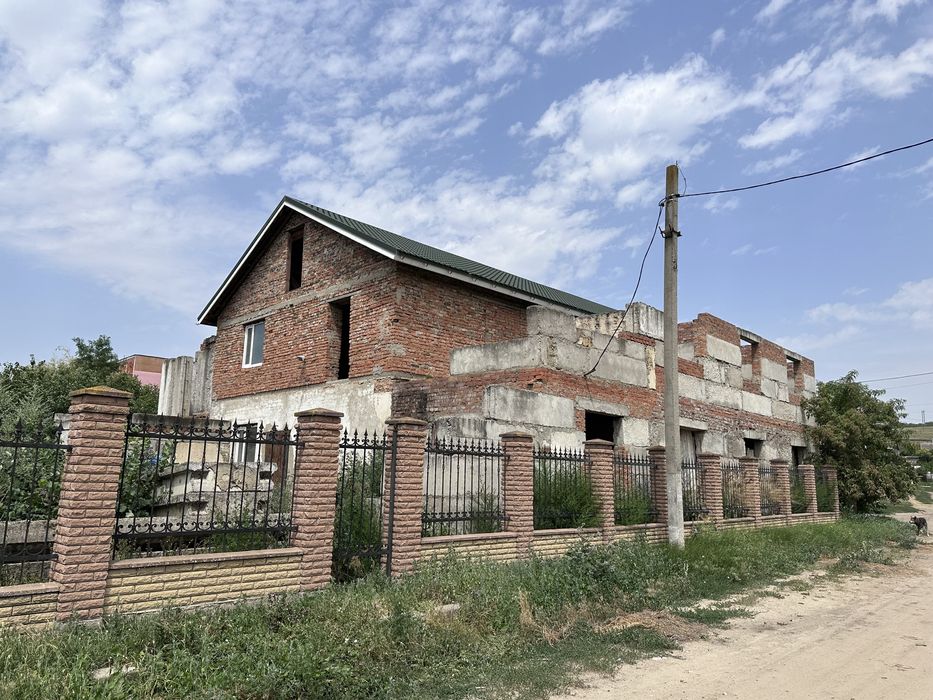 Продам будинок з великою придомовою територією