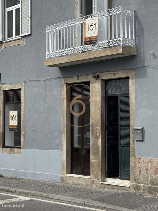 Espaço comercial para arrendamento junto ao cruzamento da Areosa