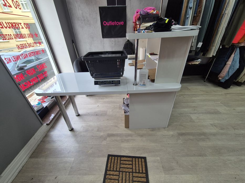 Lada recepcja sprzedażowa sklepowa