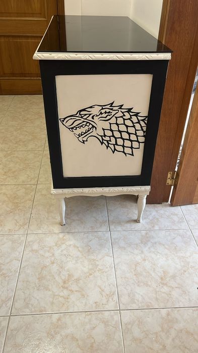 Cómoda com tampo de vidro