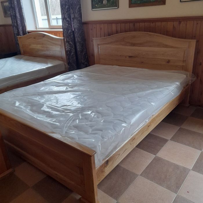 Продається двоспальне ліжко і матрац