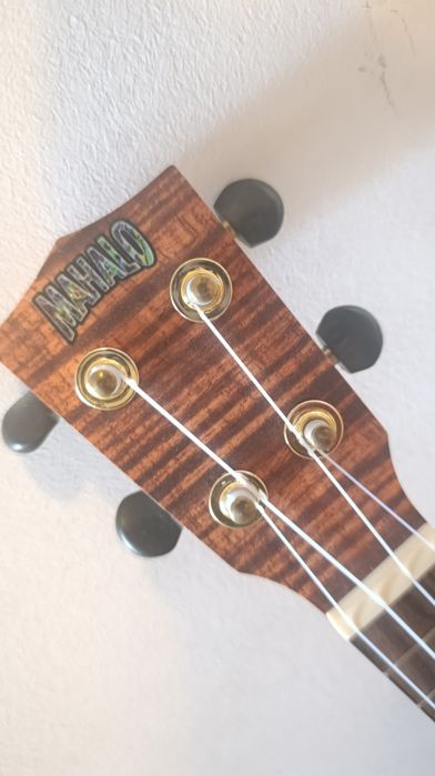 Ukulele com saco+cordas+palheta